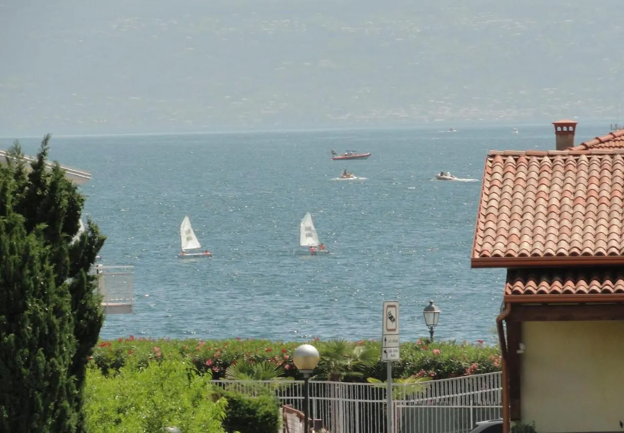 Villa Donne Del Lago Ele Salo Apartment