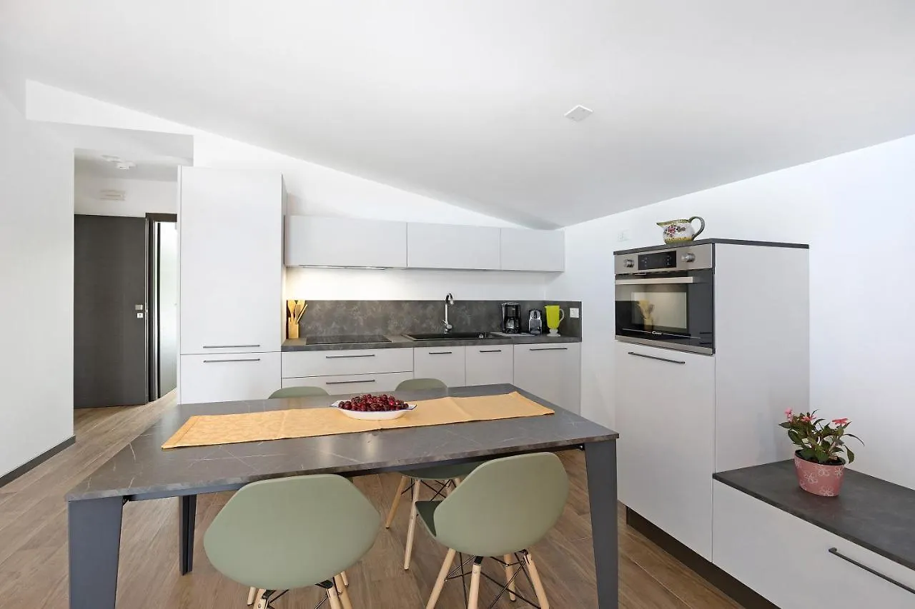 Villa Donne Del Lago Ele Salò Apartmán